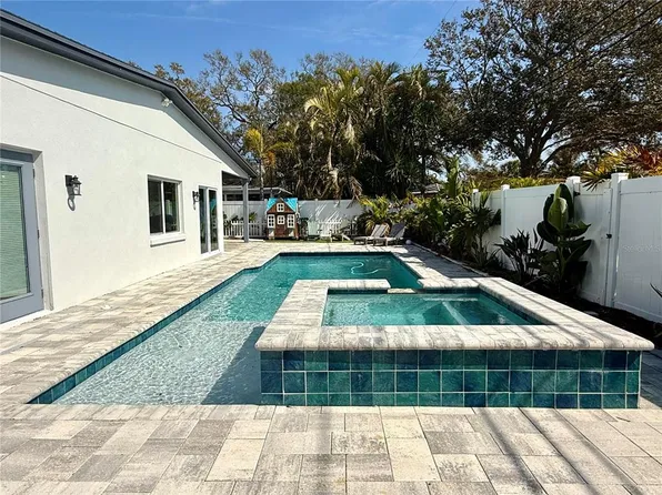 8280 32nd Ave N, Saint Petersburg, FL 33710