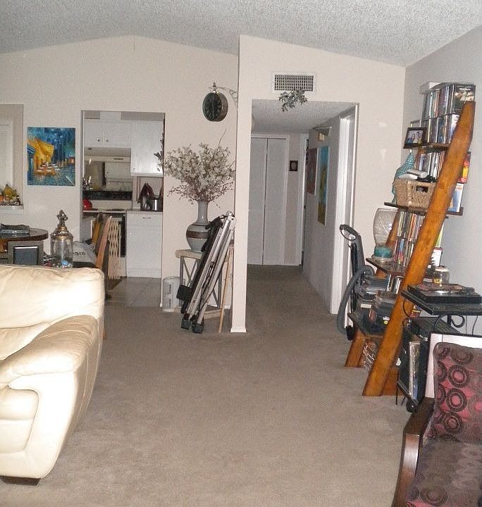 2nd image of 2116 Acacia Rd
