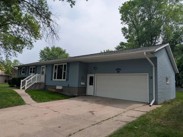 507 S 1st St, Marshall, MN 56258