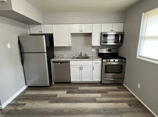 9 S 9th St APT D, Mascoutah, IL 62258