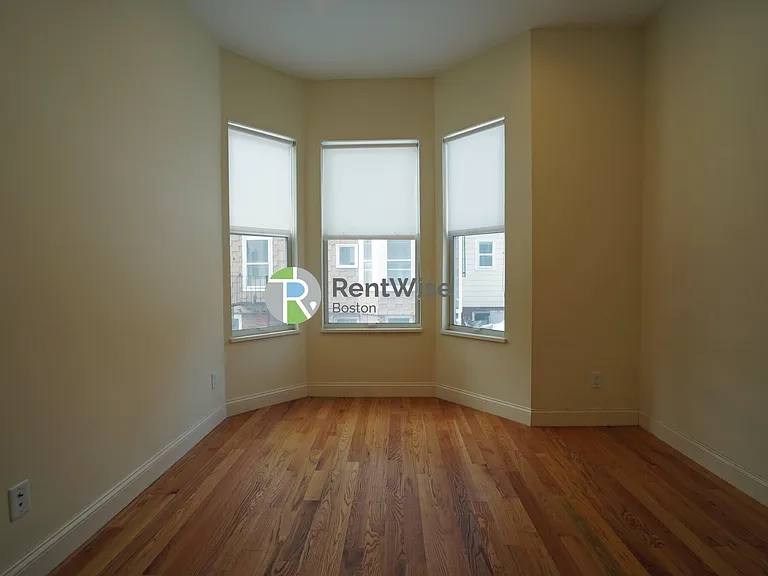 377 Harvard St #2 — Photo 4