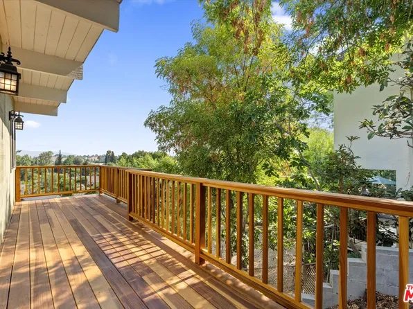 4950 Marmol Dr, Woodland Hills, CA 91364