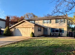 1910 Cyndi Ct, Rolling Meadows, IL 60008