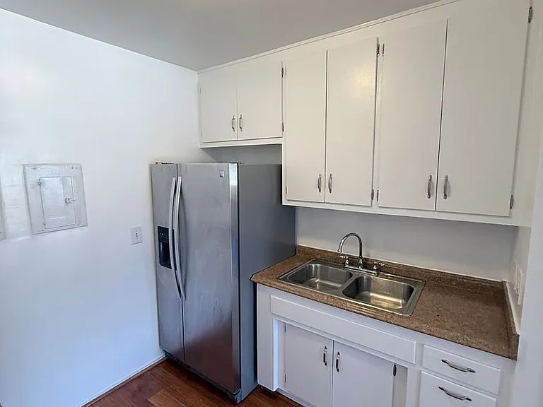 1 Month Free! Renovated Units in Central Van Nuys — Photo 14