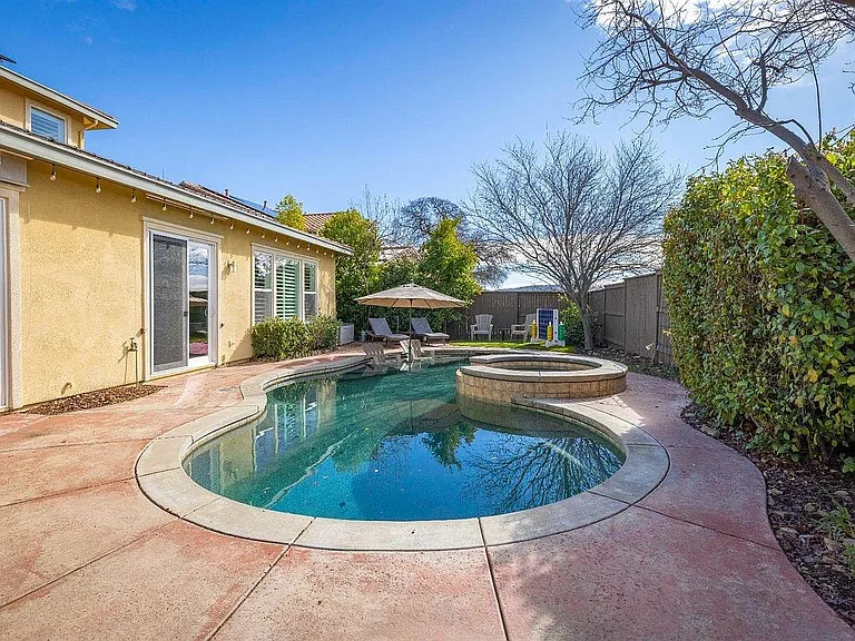 4930 Village Green Dr — Photo 55