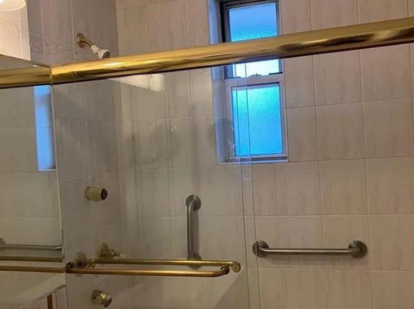 162-41 Powells Cove Boulevard image 9 of 12