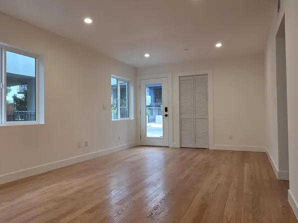 915 N Ridgewood Pl, Los Angeles, CA 90038