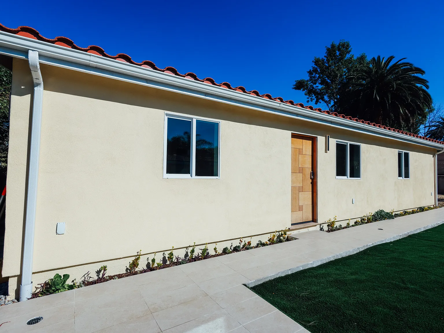 2 bed, 800 sqft, $3,995 — Photo 2