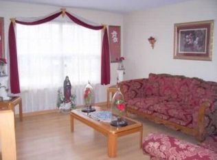 1106 McDonald Ave, Aurora, IL 60506