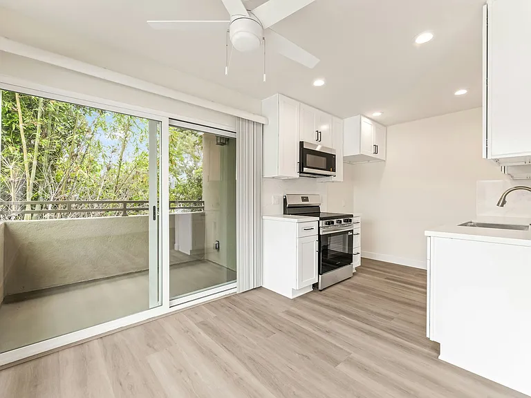 5409 Radford Ave #12 — Photo 4