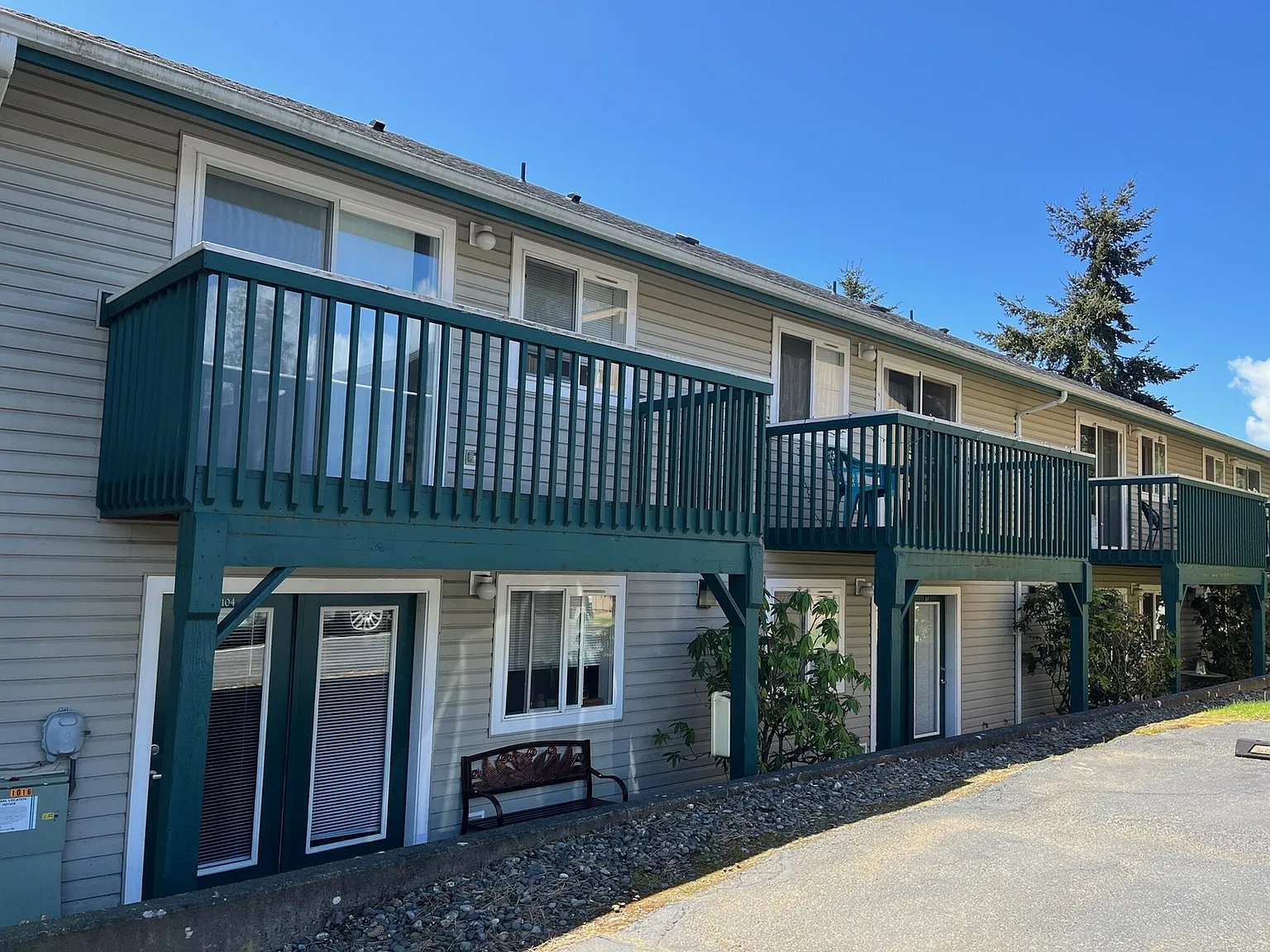 Rhododendron Court — Photo 1