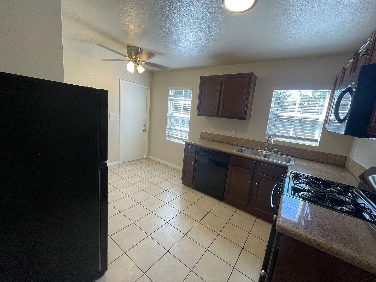 Garden Villas Apartment — Photo 4