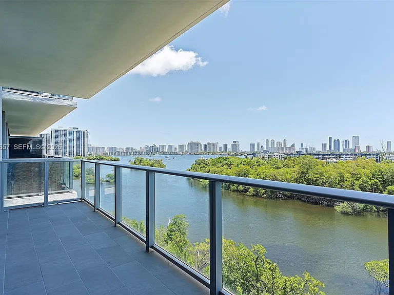 16385 Biscayne Blvd #717 — Photo 42