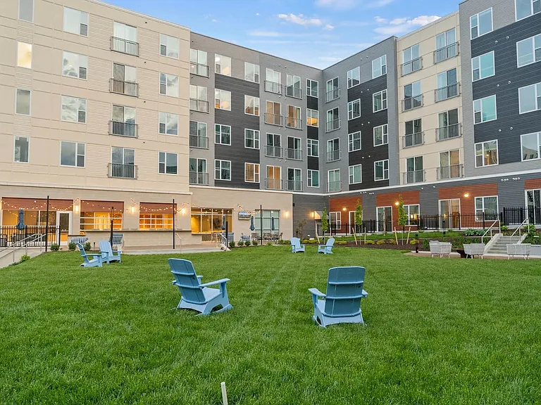 Metropolis Apartments — Photo 22