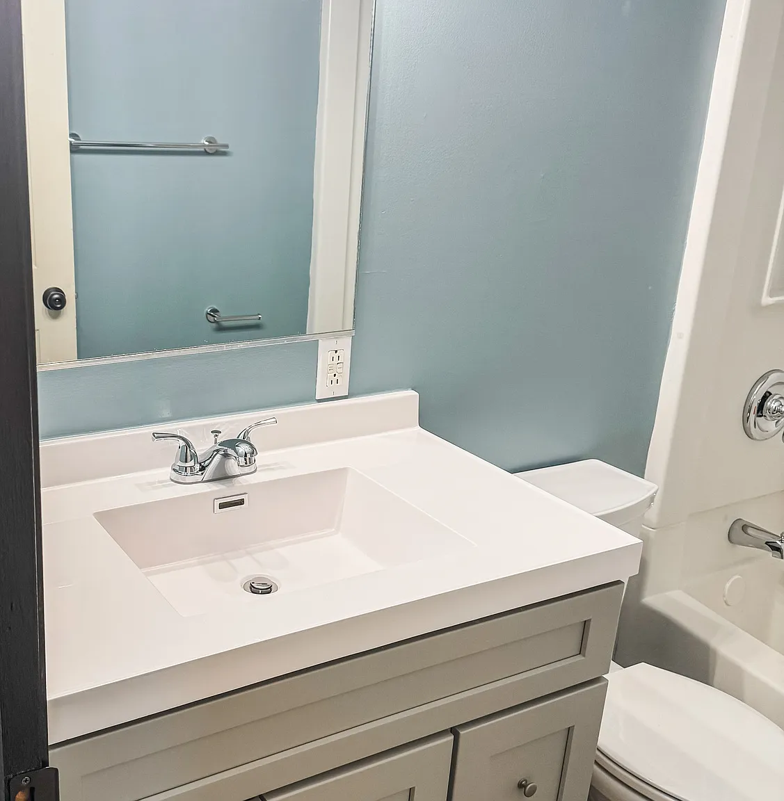3 Bedroom 1.5 Bath Duplex Unit 2 — Photo 2
