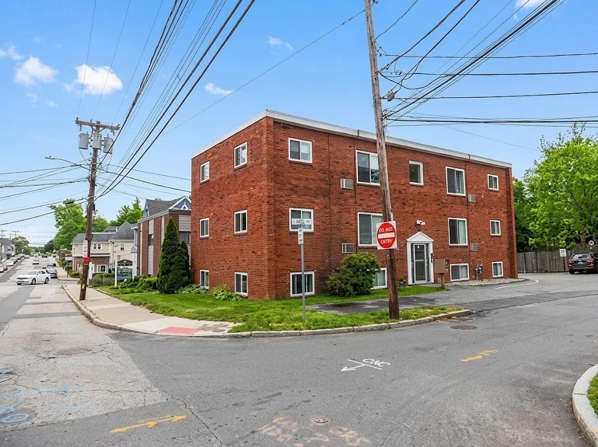 2 bed, 800 sqft, $2,350 — Photo 1