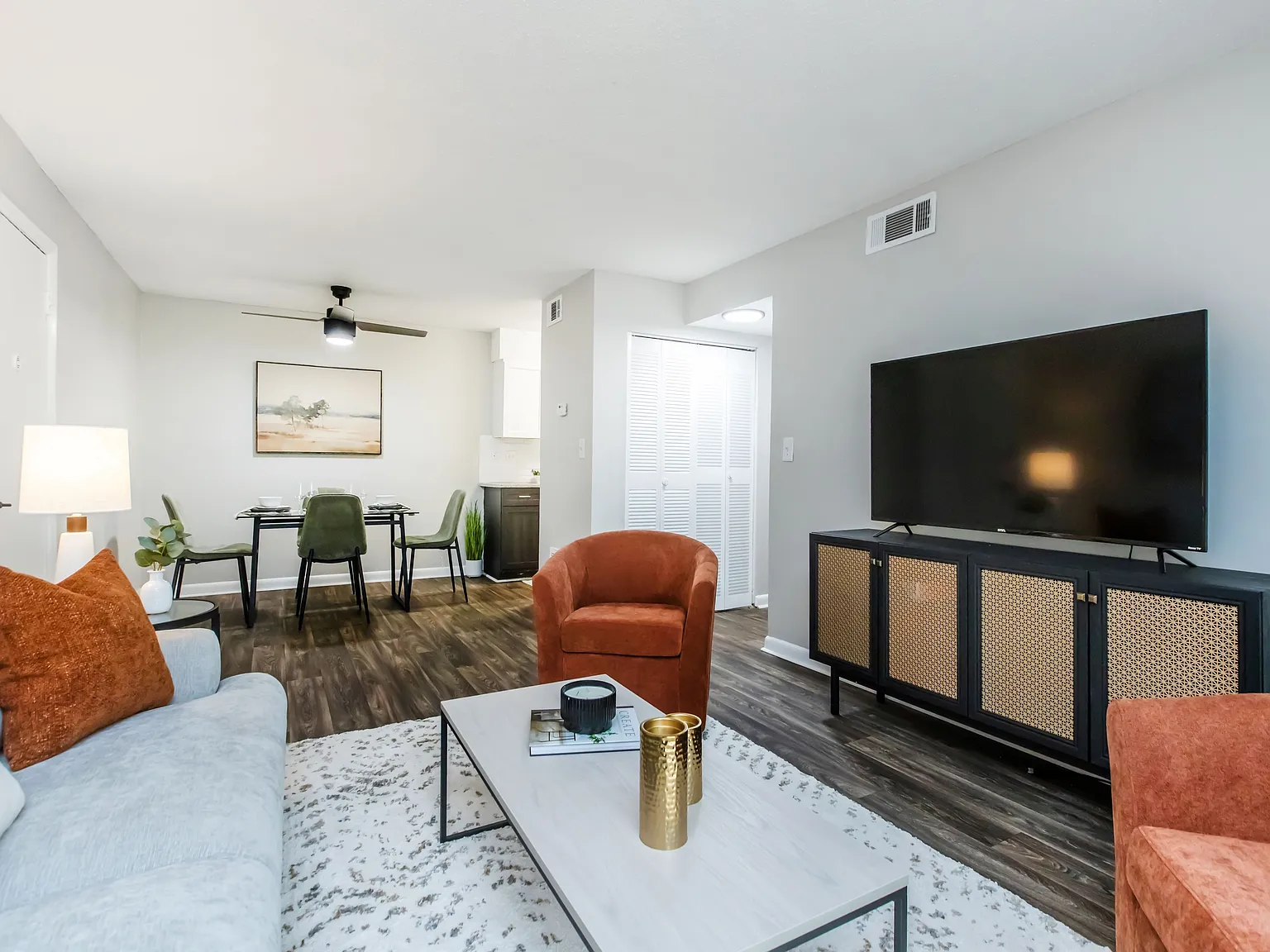 Silverstone Apartments — Photo 2