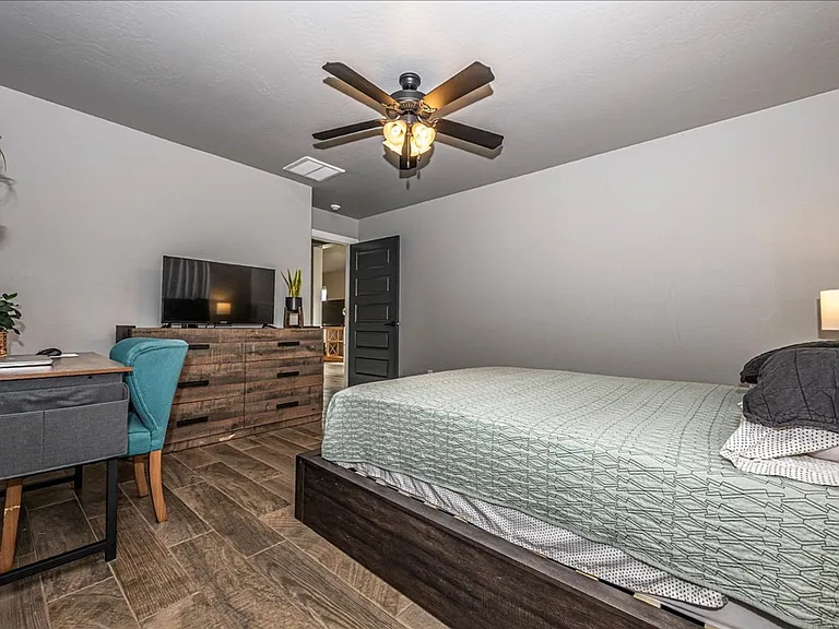 10300 Glover River Dr — Photo 17