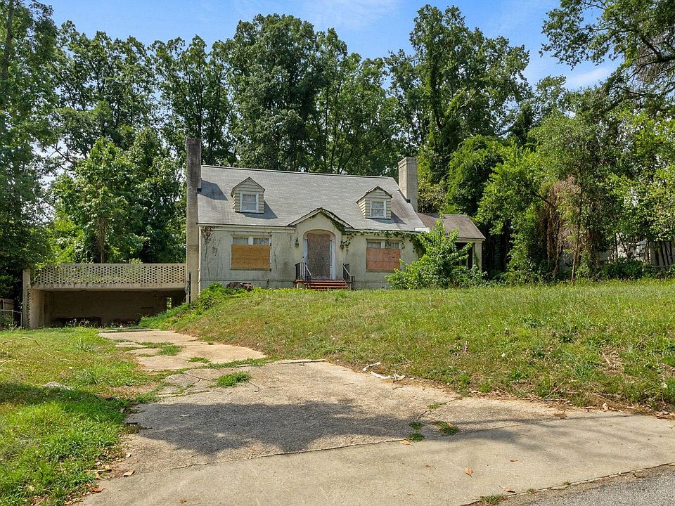 1st image of 220 Riverside Dr