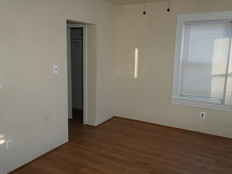 217 Center St — Photo 25