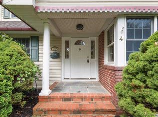 4 Harrison St, Garden City, NY 11530