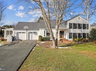 856 Jaysmith St, Great Falls, VA 22066