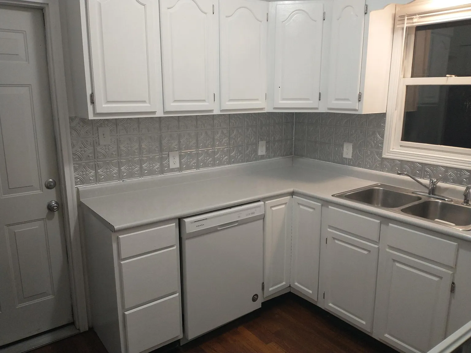 2 bed, 1.5 bath, 800 sqft, $1,350 — Photo 2