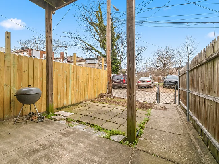 2040 Orleans St — Photo 15