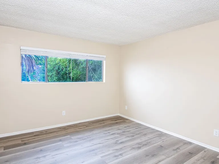 1120 W Alhambra Rd — Photo 16