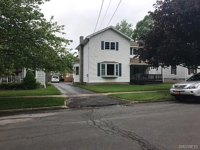 168 Saxton St photo 1