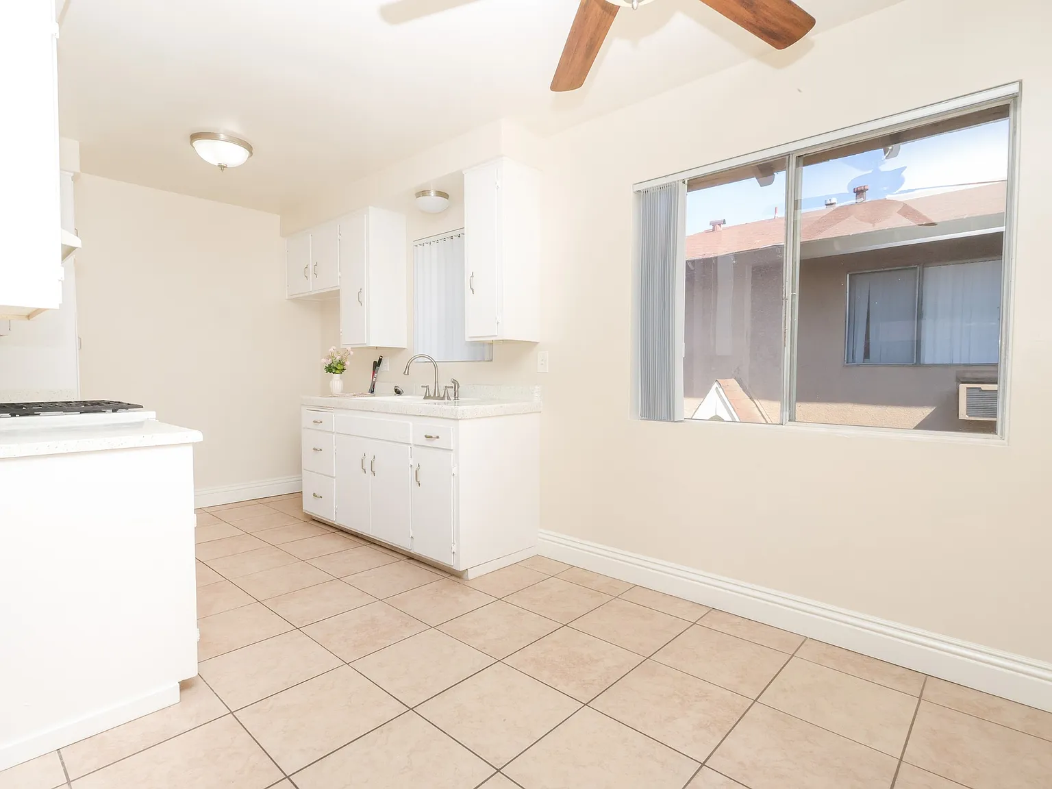 Silverwood Apartments (538,550,562) — Photo 3