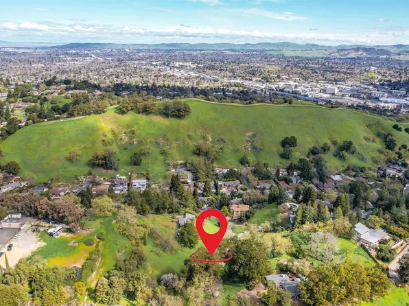 40 Rodrigues Ln, Walnut Creek, CA 94597