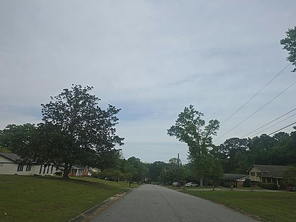 4th image of 3217 Willowdale Dr