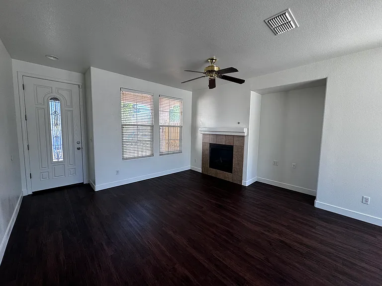 5239 E Kaviland Ave — Photo 2