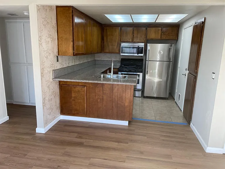 2425 Camino Garden Way — Photo 3