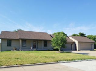 708 Oakwood Dr, Webster City, IA 50595