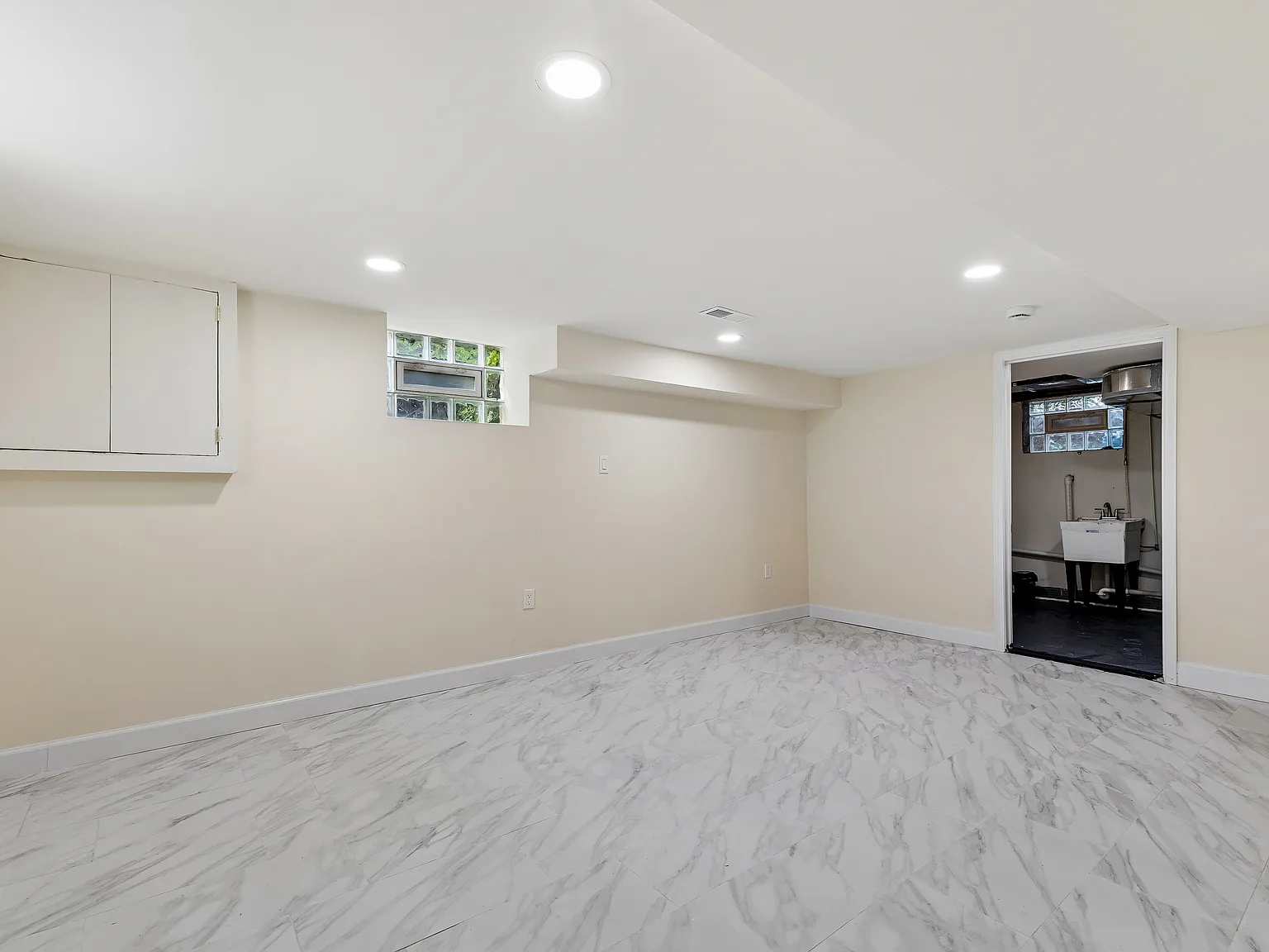 2 bed, 1200 sqft, $3,300 — Photo 3