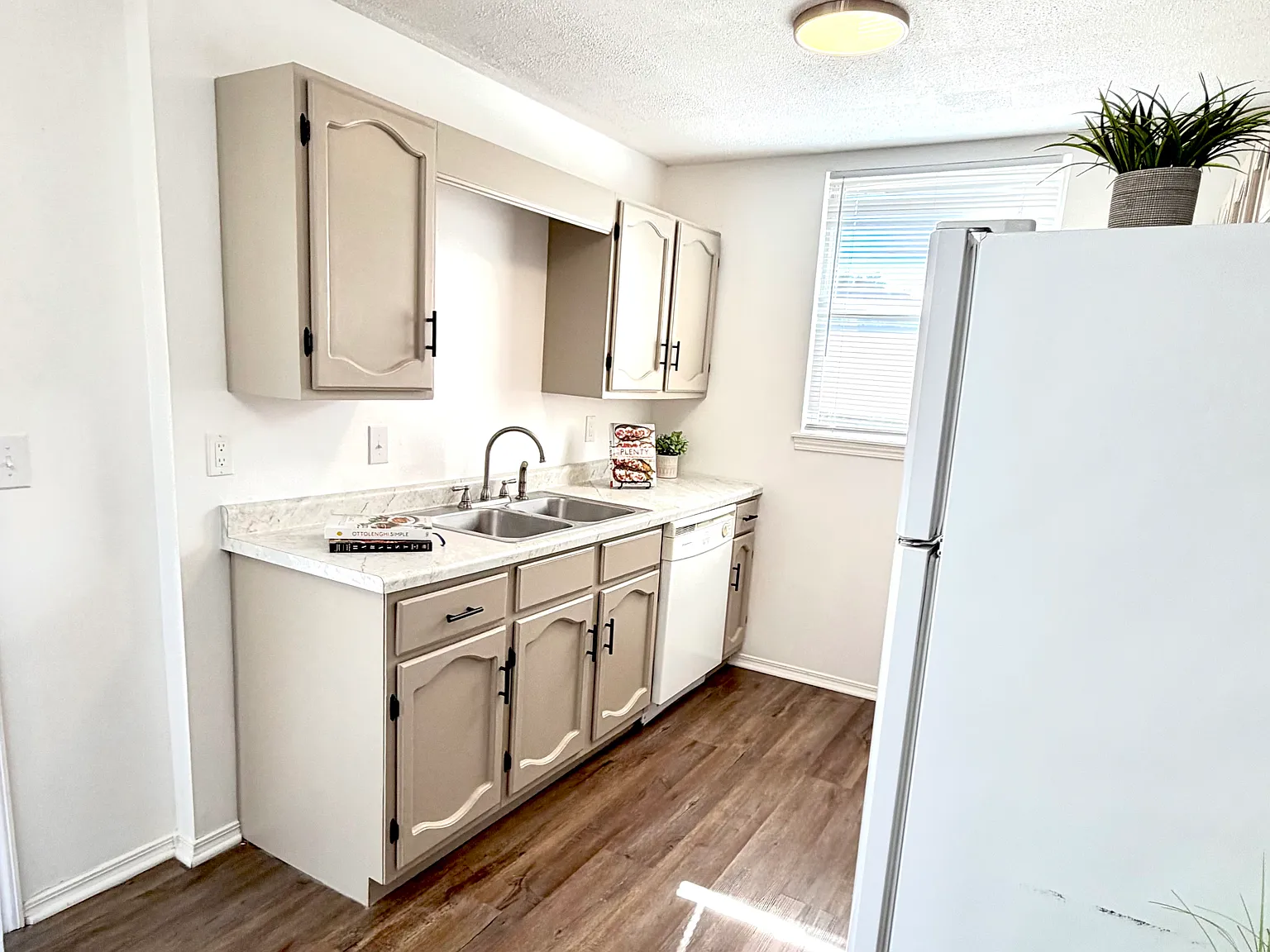 2 bed, 900 sqft, $925 — Photo 4