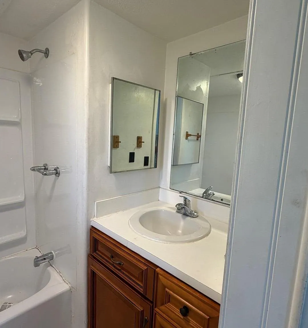 3 bed, 2.0 bath, 960 sqft, $2,000 — Photo 4