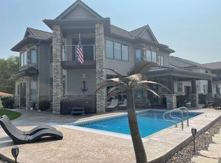 100 9th St, Hampton, IL 61256