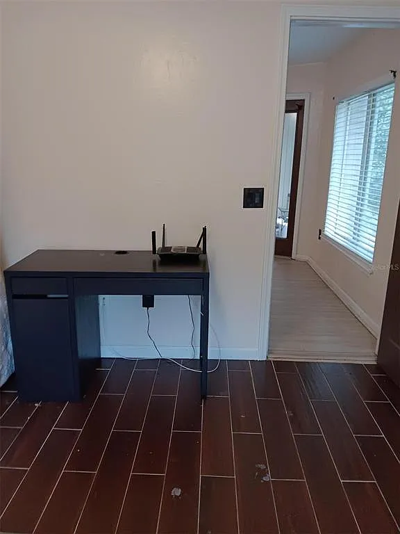 4 bed, 4.0 bath, 1177 sqft, $2,000 — Photo 2