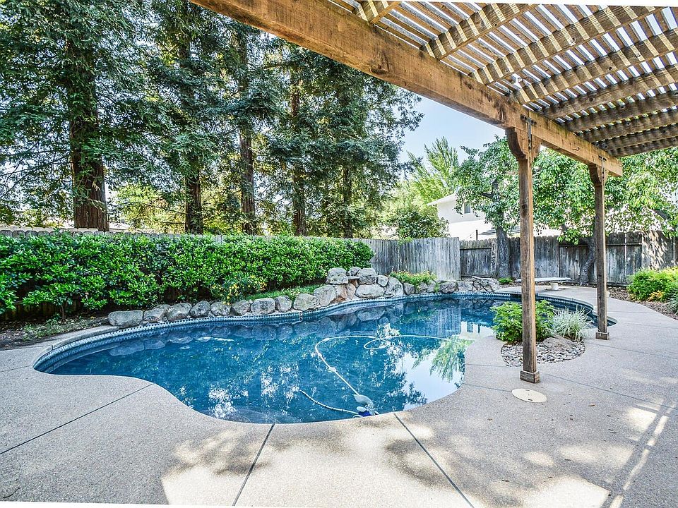 1st image of 2948 Estate Dr