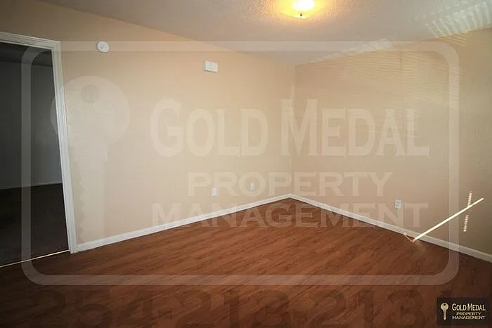 926 J R Ct — Photo 5