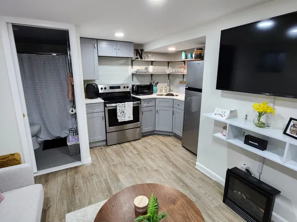 922 Logan Avenue image 1 of 6