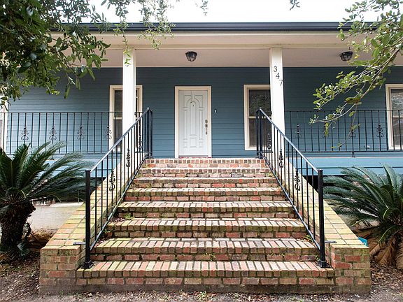 3rd image of 347 Le Village Dr