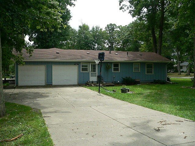 2nd image of 2885 N Oak Creek Dr