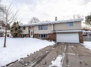 2325 Explorer Ct, Burnsville, MN 55337