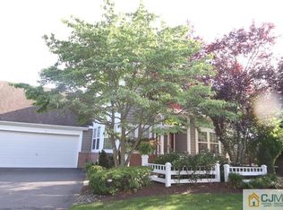 3 Cypress Point Ln, Monroe Township, NJ 08831