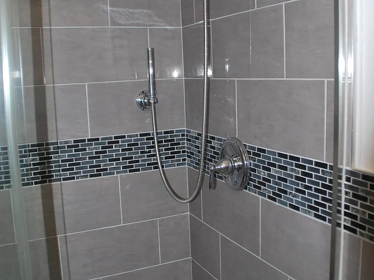 Luxurious rain shower head