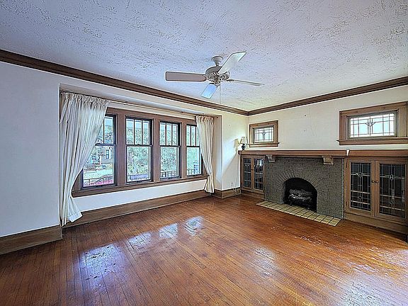 2nd image of 627 E Russell AVENUE